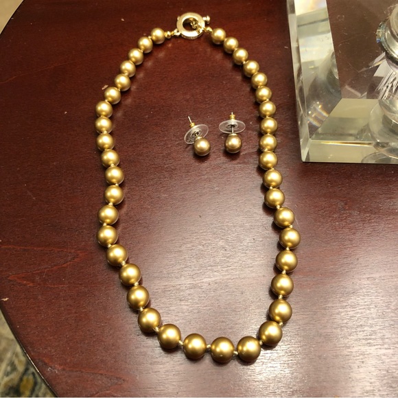 CAROLEE Gold Pearl Choker, bracelet and earrings Set - Picture 3 of 13